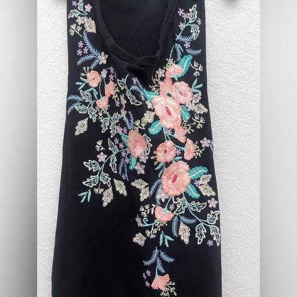 Sundance Embroidered Floral Top Black Criss Cross Back Sleeveless Boho Small - Picture 3 of 4